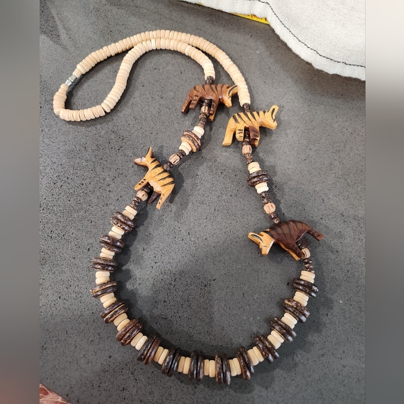 African Necklace Hand Carved Wooden Safari Animal Beaded Claspless Necklace. EUC - Picture 2 of 12